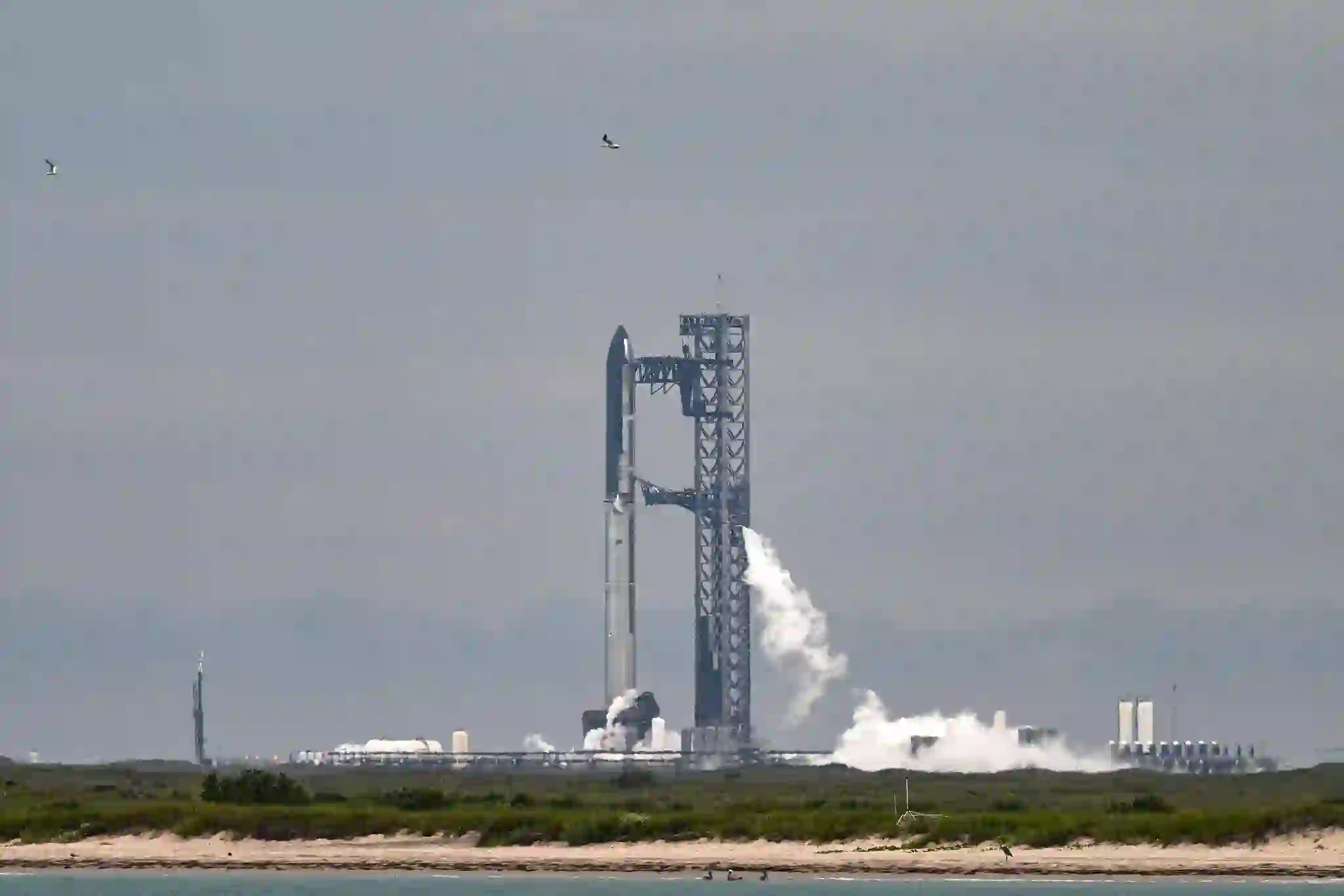 “SpaceX Starship rocket and Falcon 9 reusable launch technology”