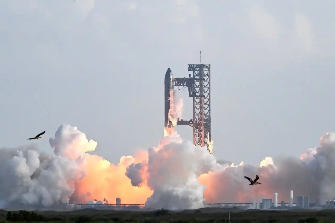 “SpaceX Starship rocket and Falcon 9 reusable launch technology”
