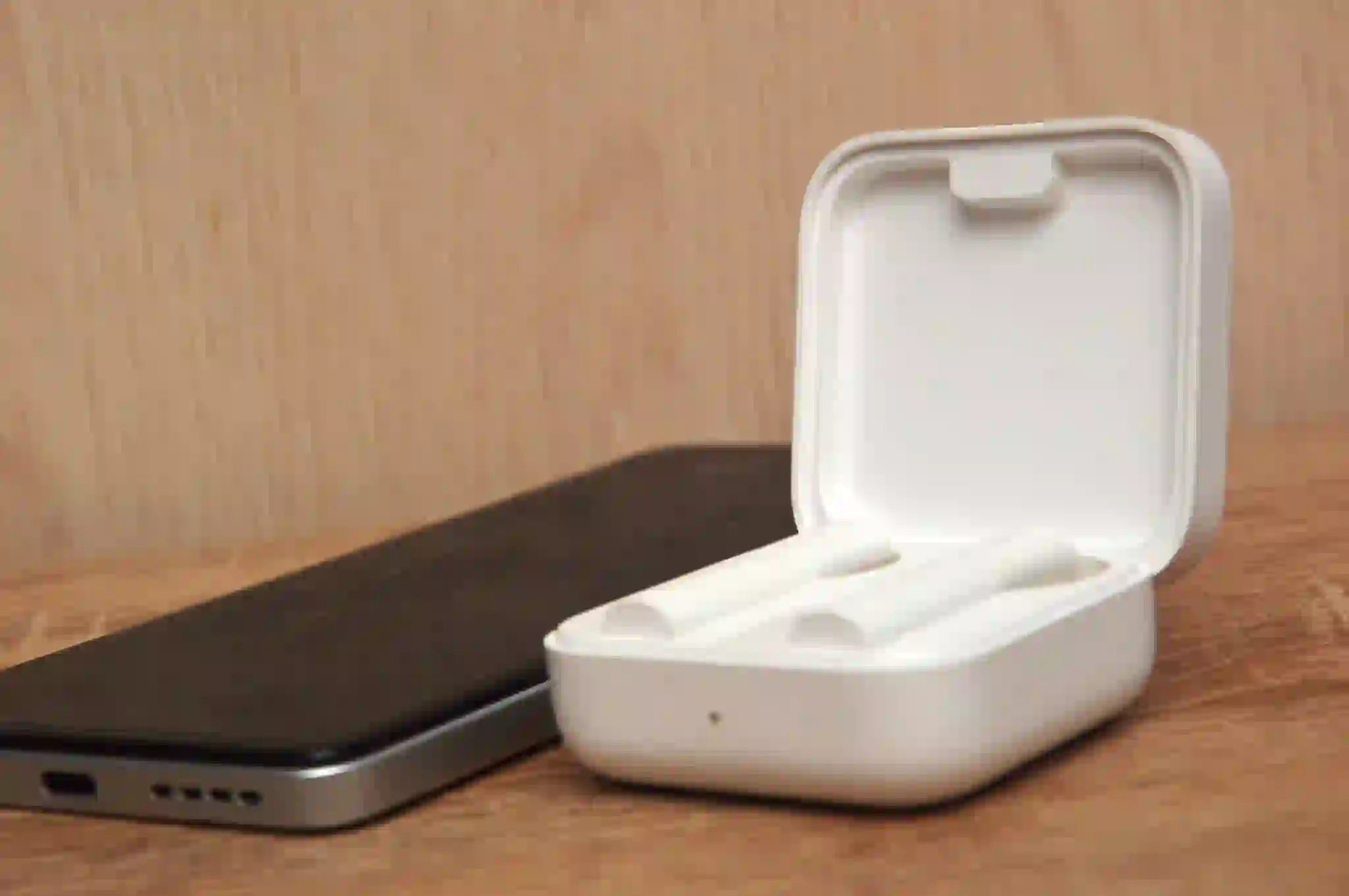 “Bluetooth pairing process on Android and iPhone smartphones”