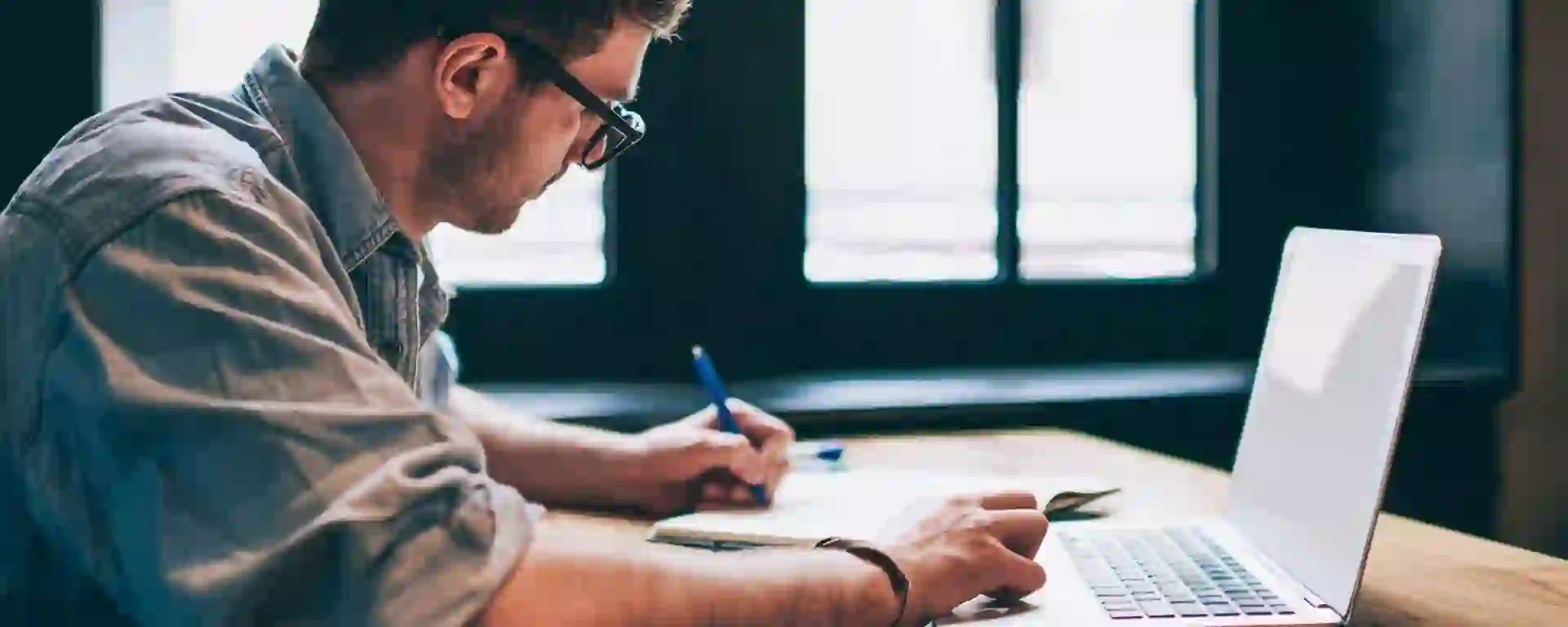 “SEO content writer optimizing blog articles for search engines and organic traffic”